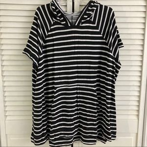 Livi active black white striped soft hoodie 22/24